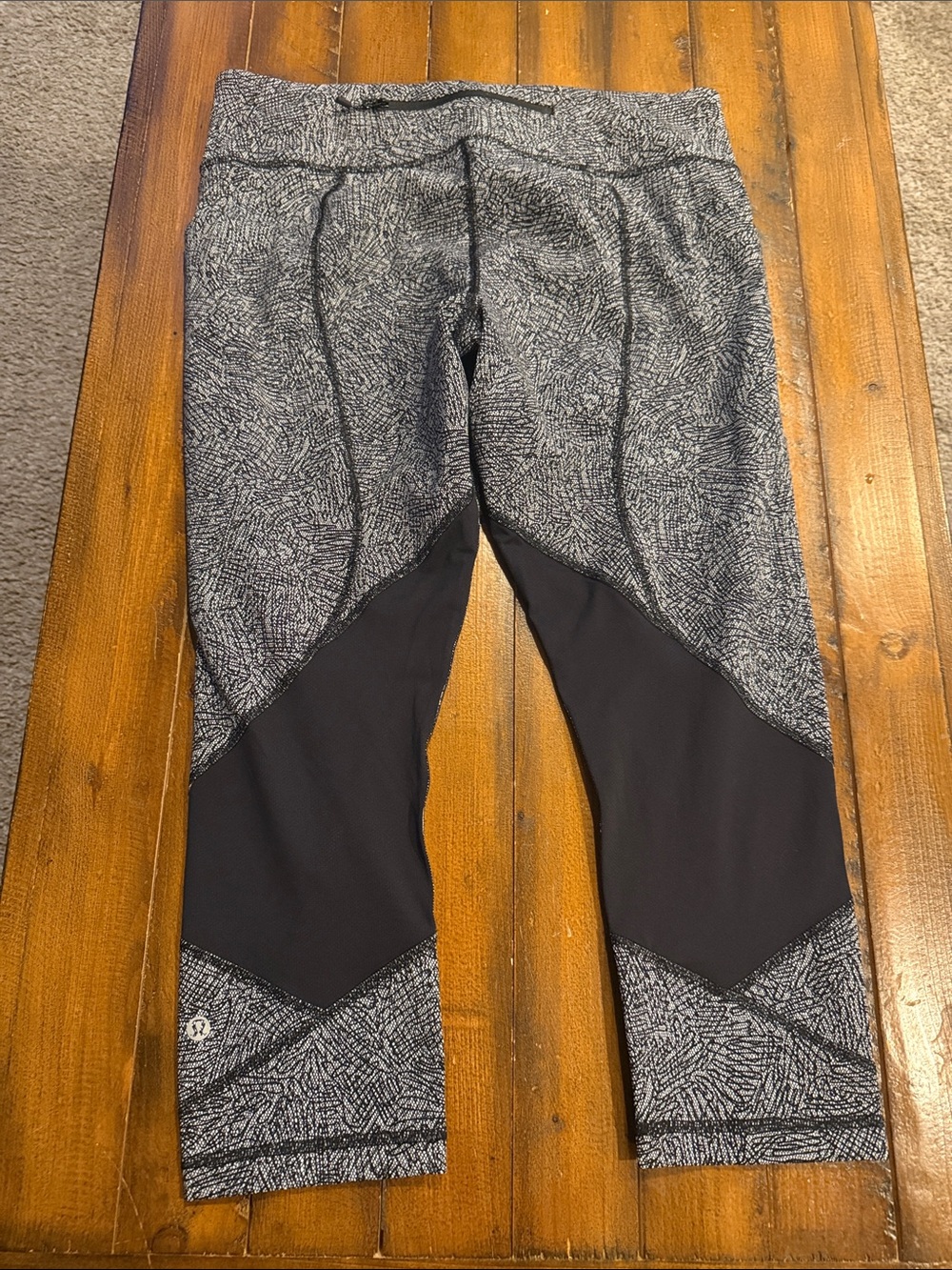 lululemon athletica women's ' Black and Gray Patterned Athletic Leggings